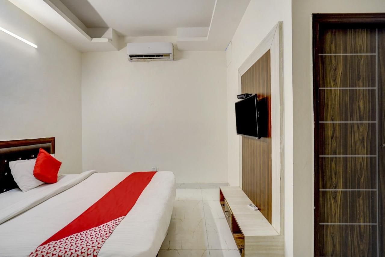 Oyo 78981 The Diamond Nest Noida Exterior photo